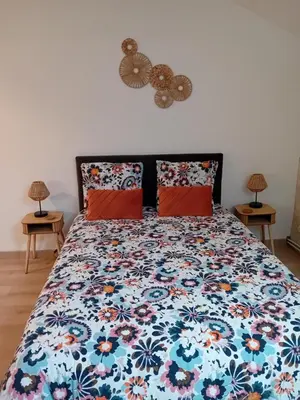 Un ou plusieurs lits dans un hébergement de l'établissement La Bergerie de Chantemille - Chambre d'hôtes Les Mésanges - jacuzzi, piscine