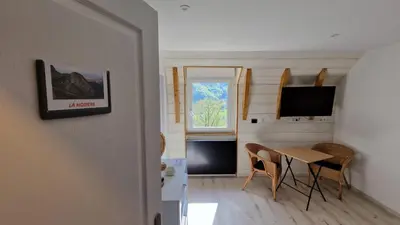 Télévision ou salle de divertissement dans l'établissement L'espaliere