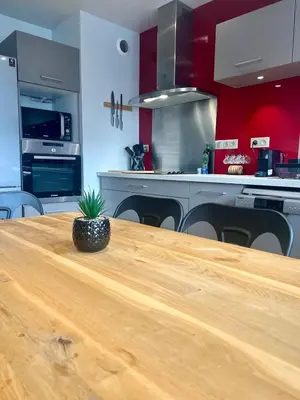 Cuisine ou kitchenette dans l'établissement Casa Jouvenel -T3 3 pers -Brive-Parking privatif