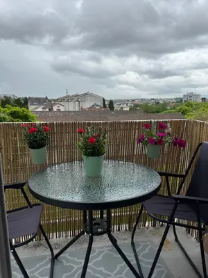 Balcon ou terrasse dans l'établissement Appartement chaleureux et spacieux T3
