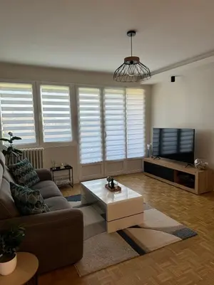 Coin salon dans l'établissement Appartement chaleureux et spacieux T3