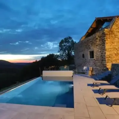 Aubié superbe propriété pour 20 avec piscine