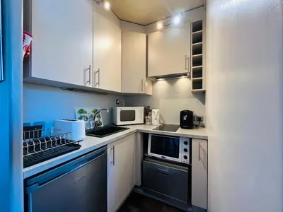 Cuisine ou kitchenette dans l'établissement Appartement Mont-Dore avec Parking Privé - 4 pers - FR-1-608-257