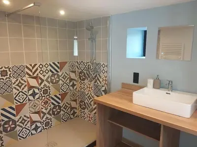 Salle de bains dans l'établissement Gîte confortable à la campagne