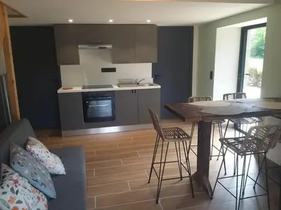 Cuisine ou kitchenette dans l'établissement Gîte confortable à la campagne