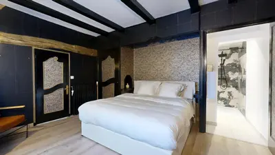 Un ou plusieurs lits dans un hébergement de l'établissement Maison Avec Spa et Sauna Privé