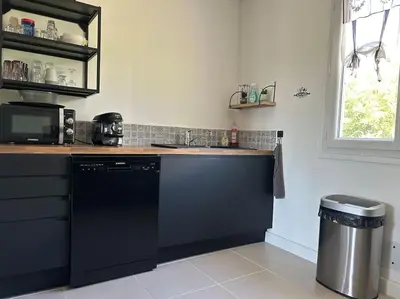 Cuisine ou kitchenette dans l'établissement Maison avec piscine classée 3 étoiles