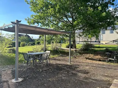 Jardin de l'établissement Maison avec piscine classée 3 étoiles