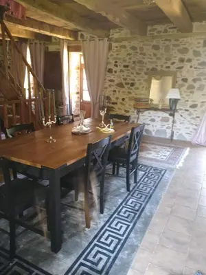 Coin salon dans l'établissement La petite Salamandre bleue