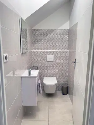 Salle de bains dans l'établissement Villa Poujol en Dordogne, piscine chauffée