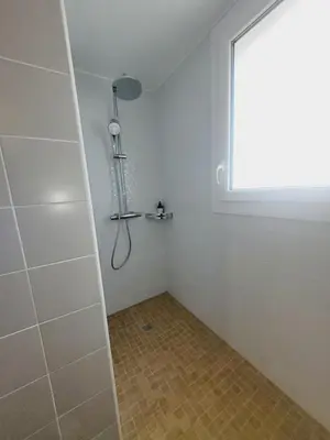 Salle de bains dans l'établissement Gîte Les B