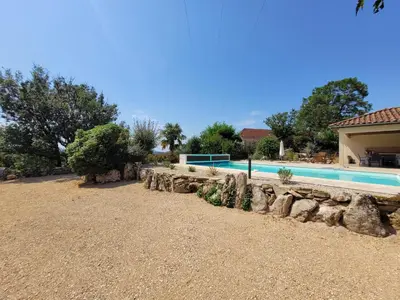 Piscine de l'établissement Gîte Les B ou située à proximité