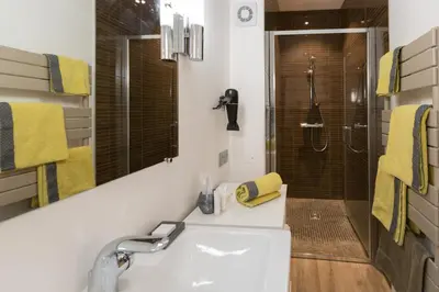 Salle de bains dans l'établissement Le Miel des Muses
