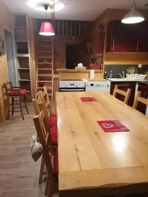 Cuisine ou kitchenette dans l'établissement Appartement Chalet, 8 personnes - L'Oustal