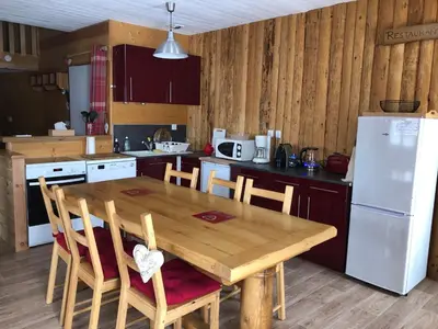 Cuisine ou kitchenette dans l'établissement Appartement Chalet, 8 personnes - L'Oustal