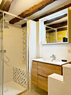 Salle de bains dans l'établissement Chez Malou