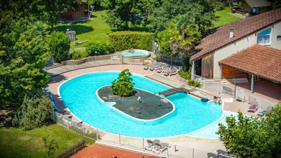 Piscine de l'établissement Camping Saint-Sozy ou située à proximité
