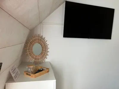 Télévision ou salle de divertissement dans l'établissement La Gentiane