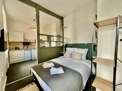 Cuisine ou kitchenette dans l'établissement Studio très calme rue Encombe Vineuse DABNB