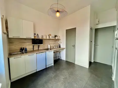 Cuisine ou kitchenette dans l'établissement Studio très calme rue Encombe Vineuse DABNB