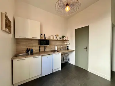 Cuisine ou kitchenette dans l'établissement Studio très calme rue Encombe Vineuse DABNB
