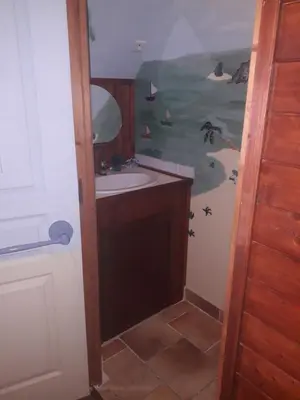 Salle de bains dans l'établissement Les 7 Lucarnes