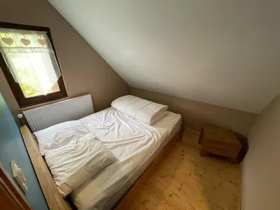 Un ou plusieurs lits dans un hébergement de l'établissement Duplex rénové 2 chambres, proche pistes, navette et gare, avec wifi et équipements complets - FR-1-787-4