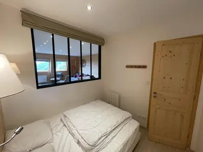 Un ou plusieurs lits dans un hébergement de l'établissement Appartement cosy 6 couchages, accès pistes, parking - FR-1-787-1