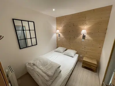 Un ou plusieurs lits dans un hébergement de l'établissement Appartement cosy 6 couchages, accès pistes, parking - FR-1-787-1