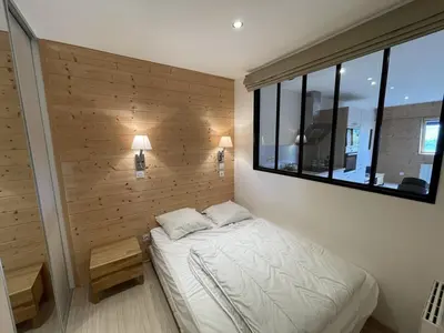 Un ou plusieurs lits dans un hébergement de l'établissement Appartement cosy 6 couchages, accès pistes, parking - FR-1-787-1