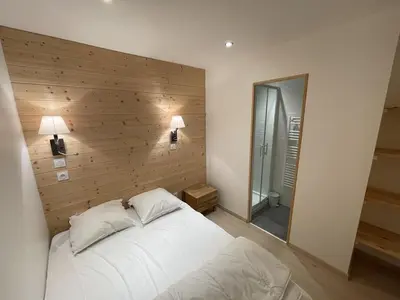 Un ou plusieurs lits dans un hébergement de l'établissement Appartement cosy 6 couchages, accès pistes, parking - FR-1-787-1