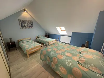 Un ou plusieurs lits dans un hébergement de l'établissement Chalet T3 près des pistes, 2 chambres, équipé, navette gratuite - FR-1-787-2