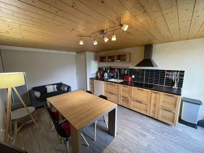 Cuisine ou kitchenette dans l'établissement Bel appartement duplex proche des pistes avec balcon et parking - FR-1-787-16