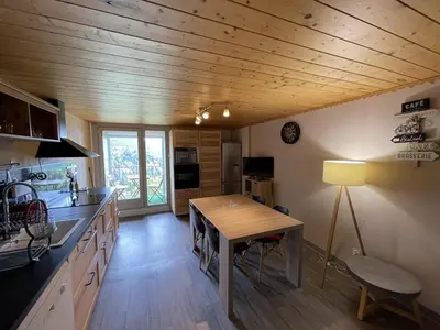 Cuisine ou kitchenette dans l'établissement Bel appartement duplex proche des pistes avec balcon et parking - FR-1-787-16