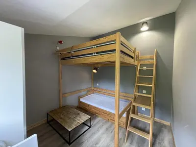 Un ou plusieurs lits superposés dans un hébergement de l'établissement Bel appartement duplex proche des pistes avec balcon et parking - FR-1-787-16