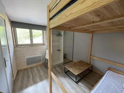 Un ou plusieurs lits dans un hébergement de l'établissement Bel appartement duplex proche des pistes avec balcon et parking - FR-1-787-16