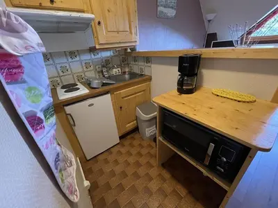 Cuisine ou kitchenette dans l'établissement Charmant T2 cabine au pied des pistes - 4 pers - FR-1-787-32