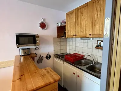 Cuisine ou kitchenette dans l'établissement Studio cosy avec terrasse ensoleillée - FR-1-787-26