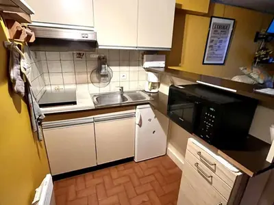 Cuisine ou kitchenette dans l'établissement Studio charmant avec balcon, au pied des pistes, tout équipé, 1er étage, parking, casier à skis - FR-1-787-19