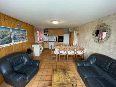 Cuisine ou kitchenette dans l'établissement Appartement spacieux avec animaux admis et parking gratuit - FR-1-787-18