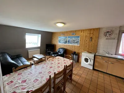 Cuisine ou kitchenette dans l'établissement Appartement spacieux avec animaux admis et parking gratuit - FR-1-787-18