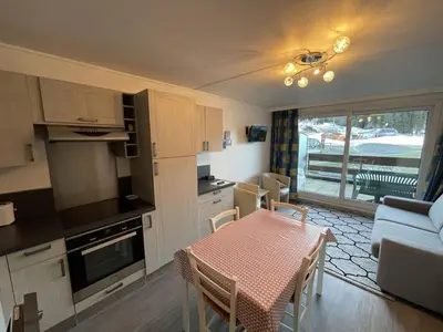 Cuisine ou kitchenette dans l'établissement Charmant Studio au Coeur de la Station avec Terrasse ensoleillée et Proximité Commerces et Pistes - FR-1-787-30