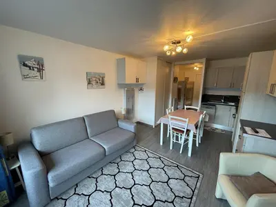 Cuisine ou kitchenette dans l'établissement Charmant Studio au Coeur de la Station avec Terrasse ensoleillée et Proximité Commerces et Pistes - FR-1-787-30
