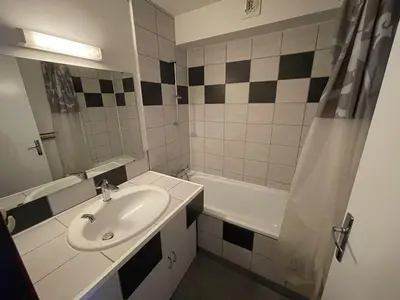 Salle de bains dans l'établissement Studio cosy, balcon Sud-Est, à deux pas des pistes et commerces - FR-1-787-36