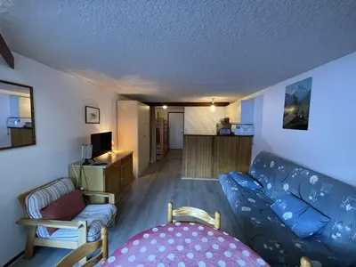 Télévision ou salle de divertissement dans l'établissement Studio cosy, balcon Sud-Est, à deux pas des pistes et commerces - FR-1-787-36