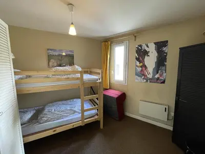 Un ou plusieurs lits dans un hébergement de l'établissement Appartement T2 idéal famille, proche commerces et pistes, lave-vaisselle, lave-linge, TV LCD/DVD - FR-1-787-34