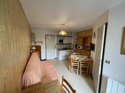 Cuisine ou kitchenette dans l'établissement T2 cabine avec balcon, près des pistes - FR-1-787-21