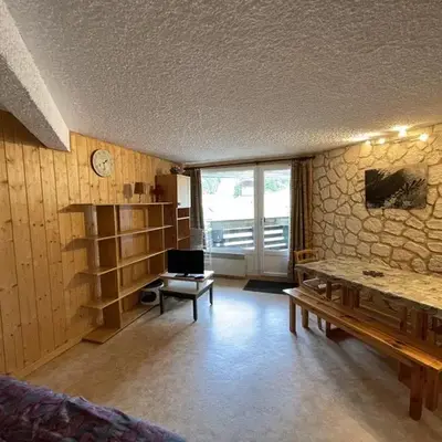 Studio agréable avec balcon SE