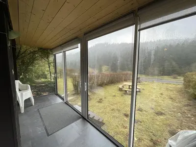 Jardin de l'établissement Grand chalet mitoyen dans secteur calme et ensoleillé - FR-1-787-38