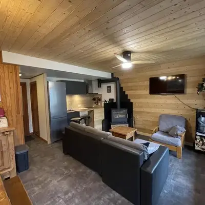 Grand chalet mitoyen dans secteur calme et ensoleillé - FR-1-787-38